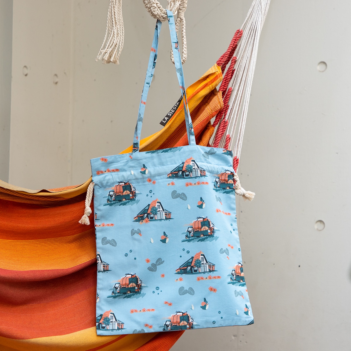 GBL】となりのトトロ ハワイアン巾着トート お引越し | どんぐり共和国