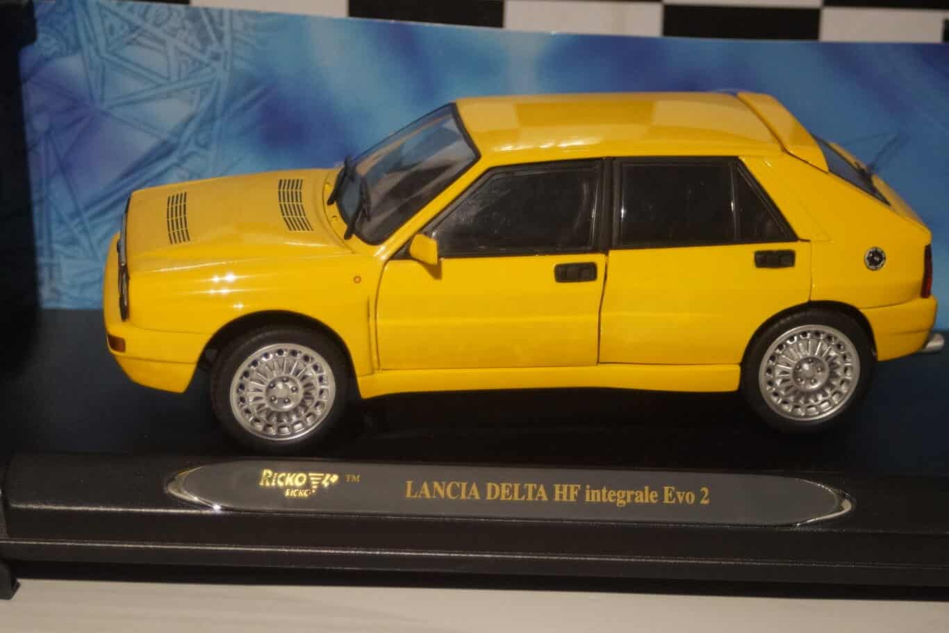 Ricko LANCIA DELTA HF INTEGRALE Yellow 32113 1:18