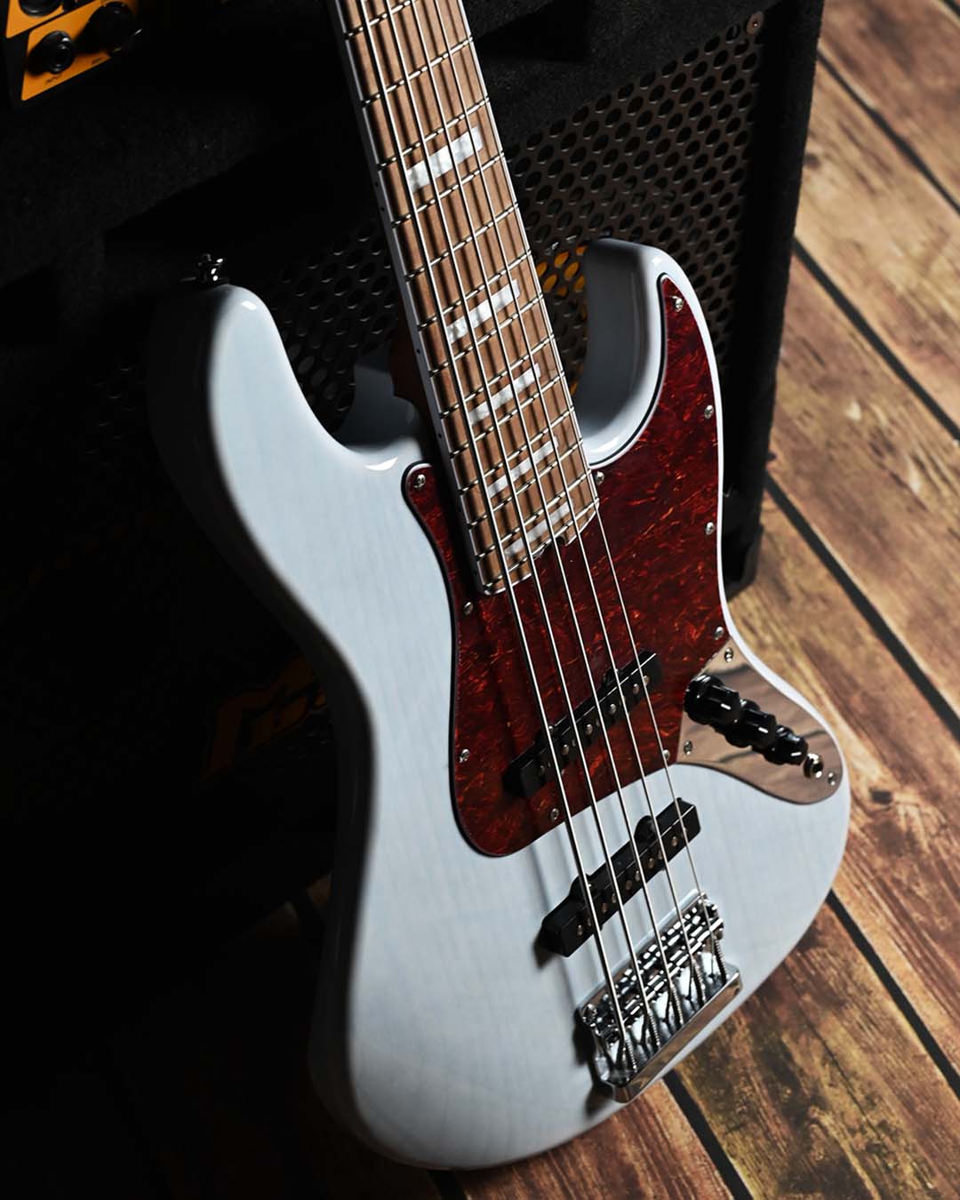 ブロックポジションマーク×ホワイトブロンドカラーの新モデルが登場