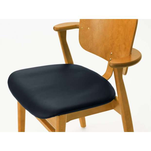 Domus Chair: Finnland 100 years limited edition Artek by Ilmari