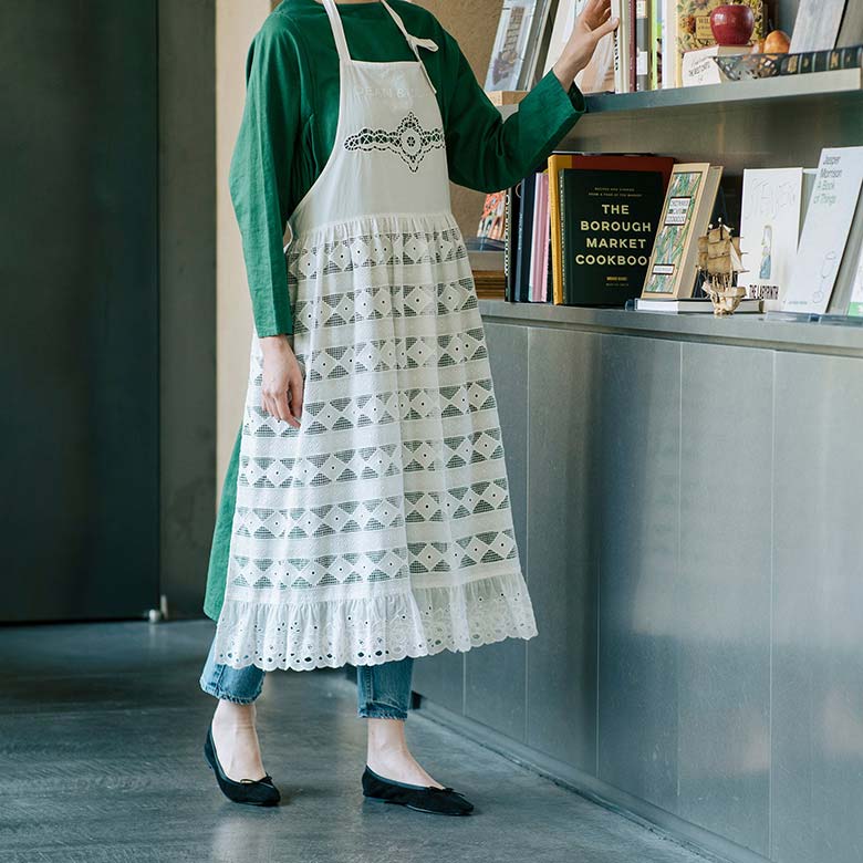 DEAN＆DELUCA×BEAMS COUTURE レースのエプロンドレス ホワイト | DEAN