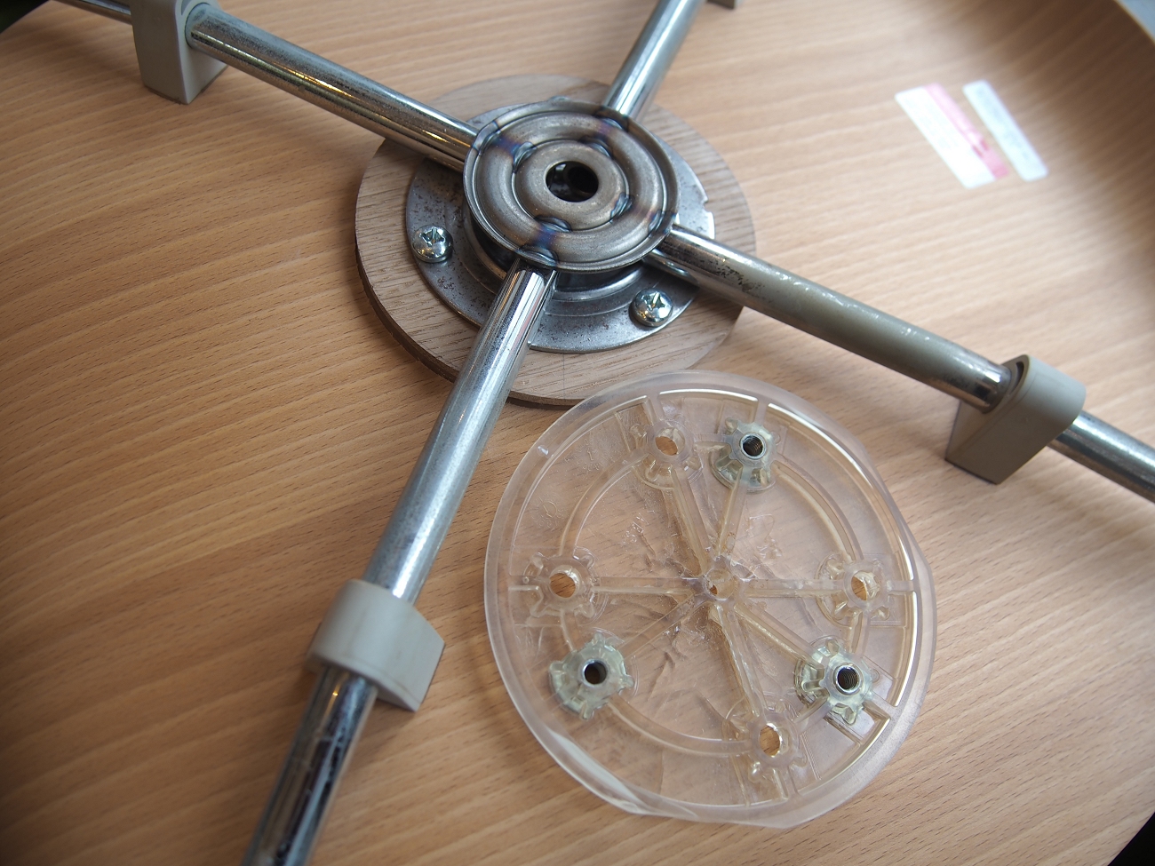 家具修理 フリッツハンセンのセブンチェアの修理のご依頼 « 修理依頼