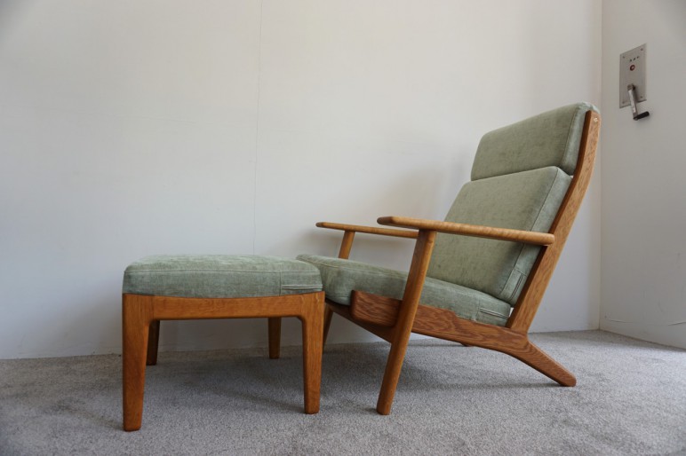 Hans J.Wegner GE290A+Ottoman set sofa oak GETAMA Gaston y Daniela