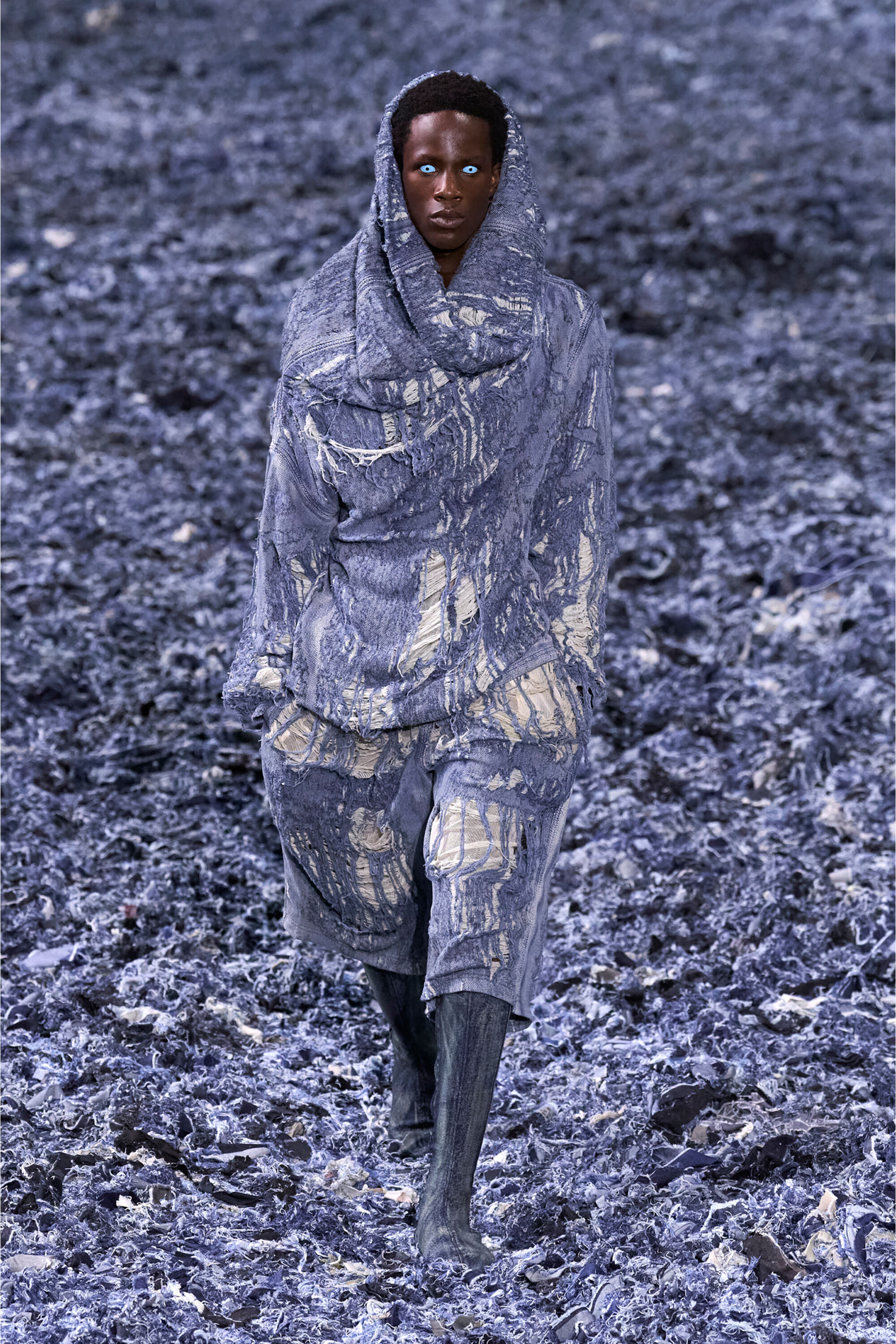 D-UMBRIX-FSG Sweater in ultra-destroyed jacquard denim｜ブルー