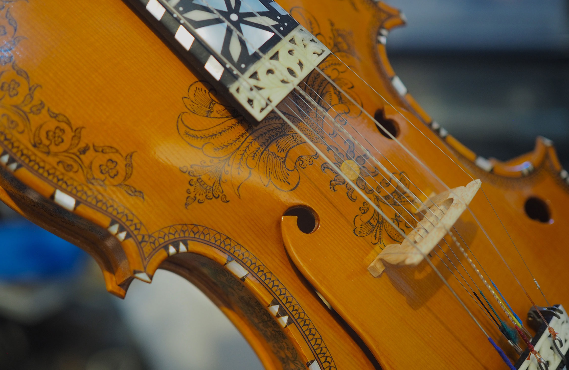 ノルウェーの風景が「聴こえる」 民族楽器ハーディングフェーレの音色