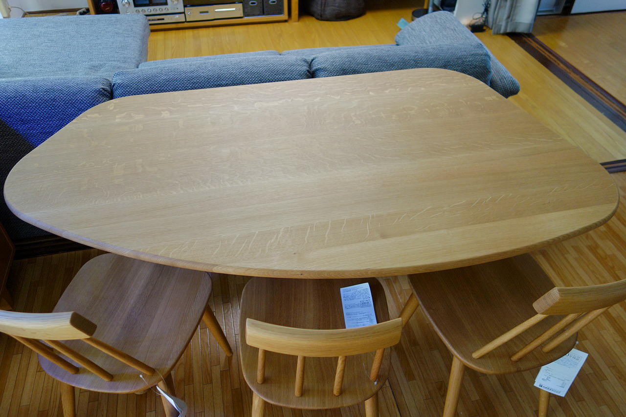 ダイニングセットとして飛騨産業のビーンズテーブル baguette life