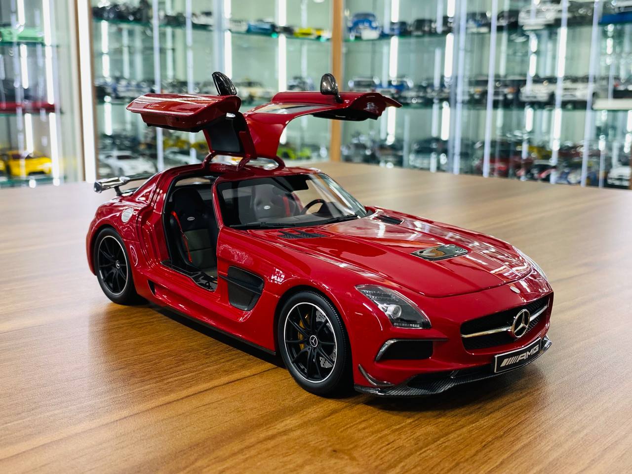 1/18 Minichamps Exclusive Mercedes-Benz SLS AMG Black Series 2013