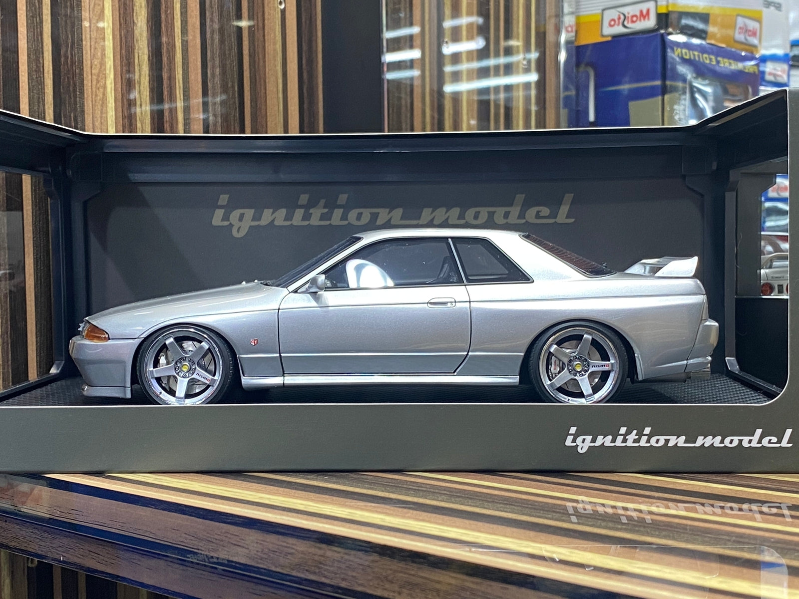 1/18 Diecast Nissan Skyline GT-R R32 Silver Ignition model