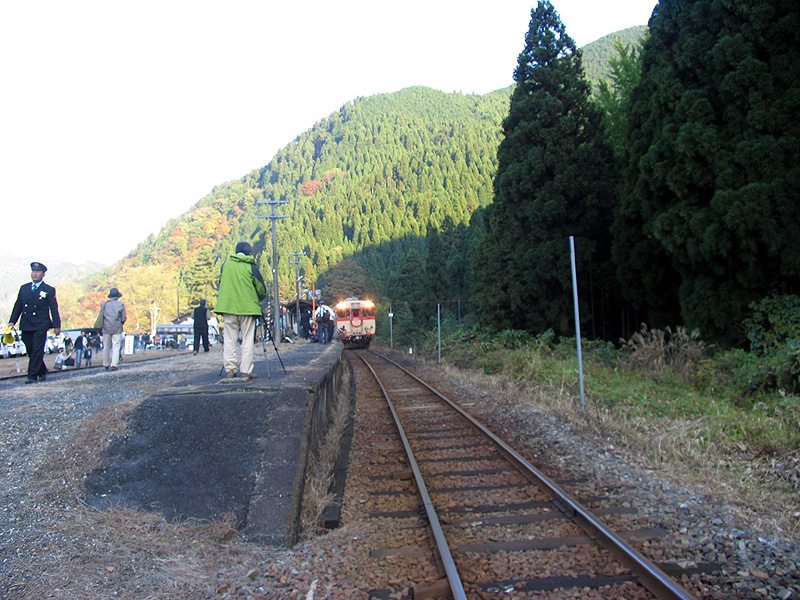 みまさかスローライフ列車【美作河井駅】 - 津山瓦版