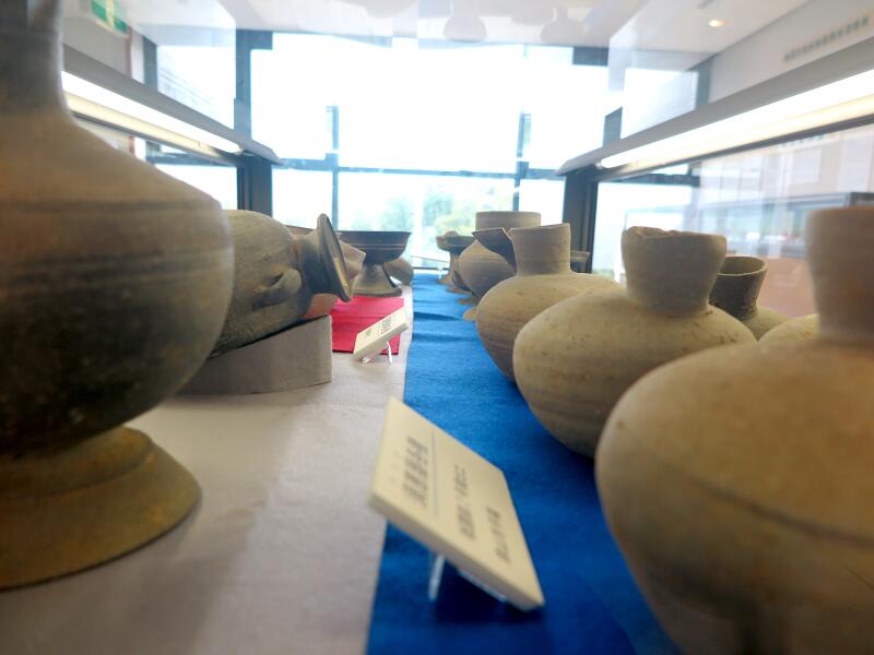 Naoさん専用　　古い須恵器　小壺　花器　花生　生花 須恵器 台付長頸壺 文化遺産オンライン