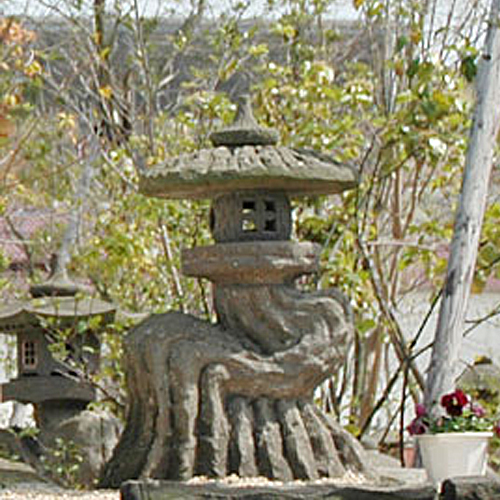 美術彫刻・創作灯籠の泉石材店【石日和】 / 自然木型灯籠