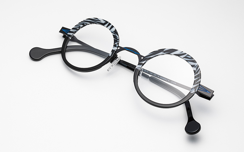 躍動感のあるデザインで掛ける人の個性を引き出す眼鏡「アン
