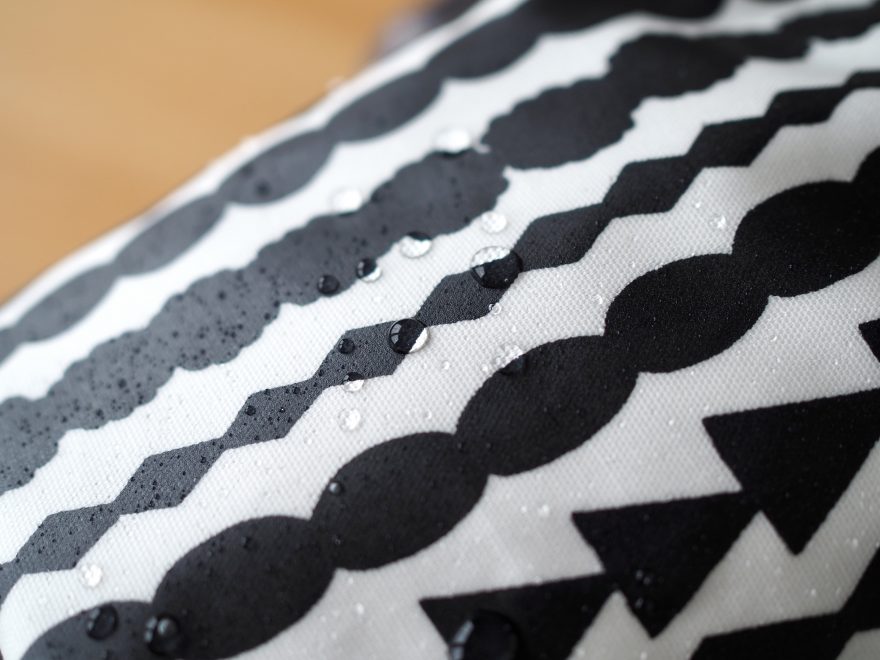 晴れの日も雨の日も使いたい！はっ水生地の特徴 - craf（クラフ