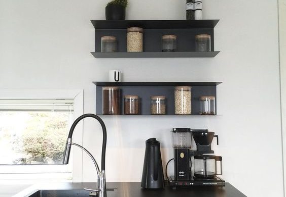 Ikea's Botkyrka shelves - easyrelooking
