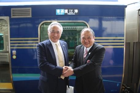 10年ぶりの直通運転！「開業10周年記念号」が、長野―直江津間を走行