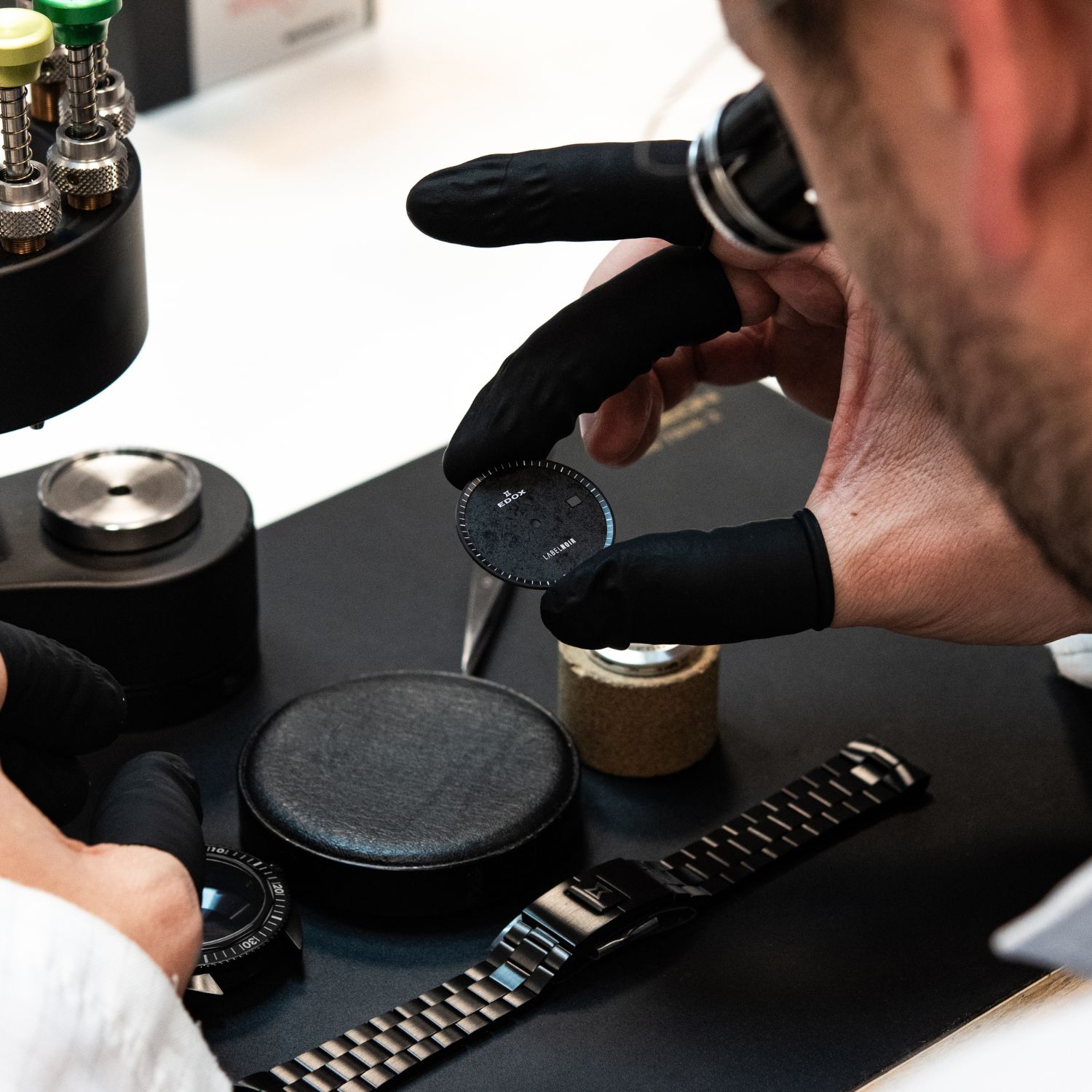 世界限定140本、モノトーンのダイバーズウォッチ新発売 | EDOX日本公式