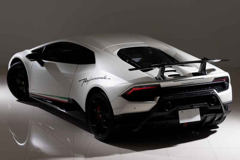 ランボルギーニ ウラカン ペルフォルマンテ 走行 2,100km マットパール