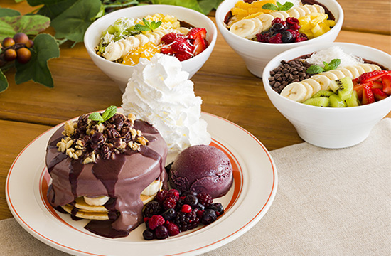 人気のアサイーを堪能できる新メニューが登場！「アサイーパンケーキ