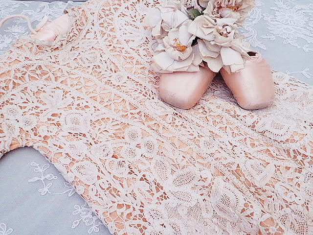 ヴィクトリアン ホニトンレース 子供ドレス - 薔薇と天使のアンティーク