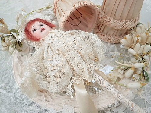 パリのお人形やさん 赤毛の女の子 - 薔薇と天使のアンティーク