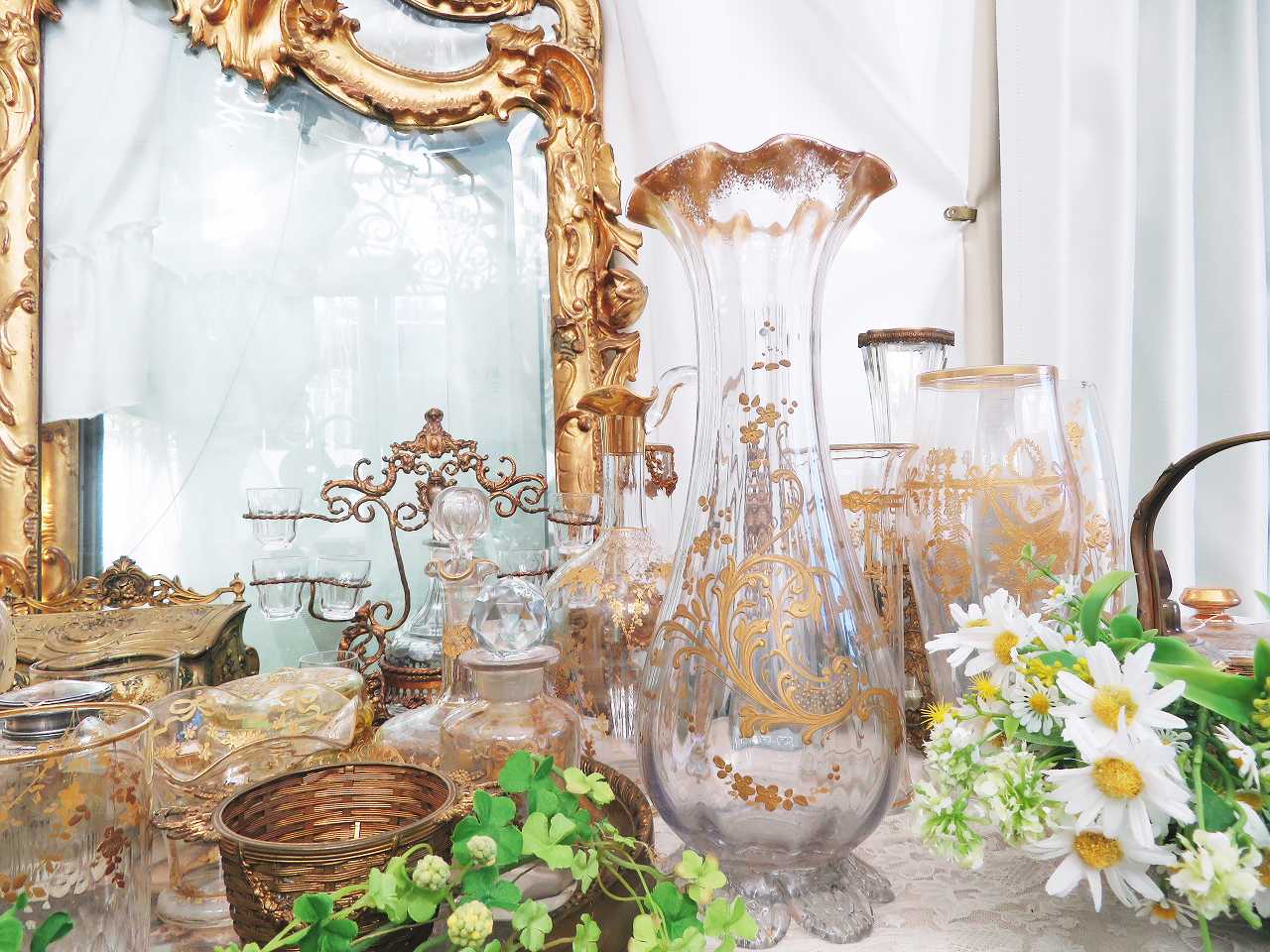 優美 オールドバカラ 金彩フラワーベース - 薔薇と天使のアンティーク