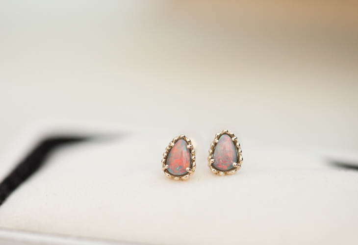 Antique Frameシリーズ ブラックオパールのピアス | 天然石