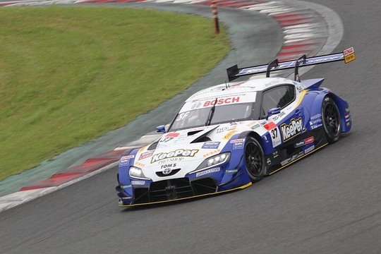 第4戦富士決勝 大混戦を制し、No. 37 KeePer TOM'S GR Supraが今季初