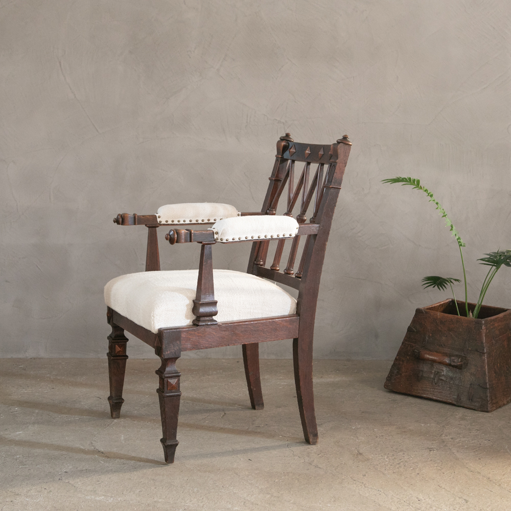フランス アンティーク ファブリックアームチェア – フランス