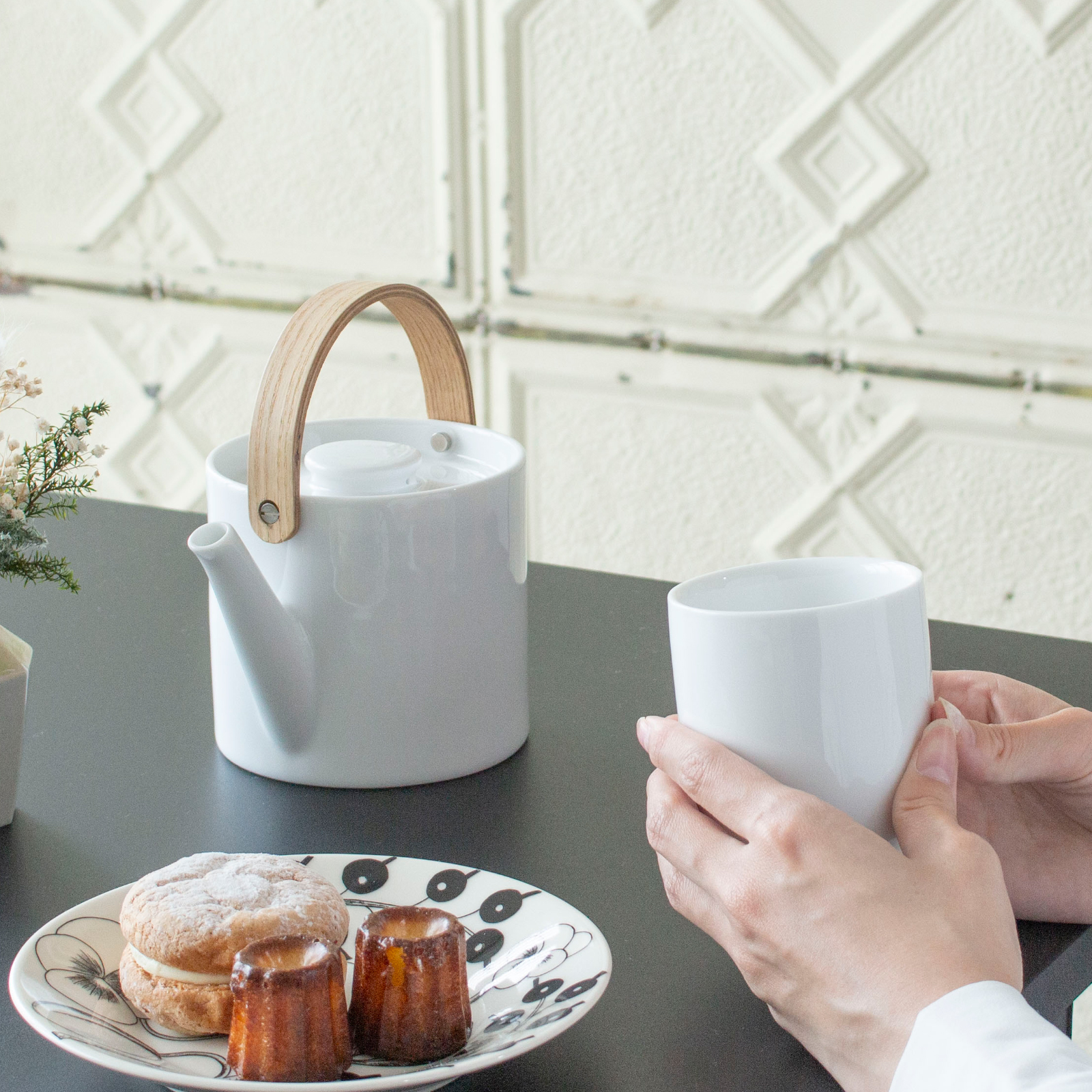 ティーポット＆ダブルウォールカップセット 陶器 白磁 茶こし付き