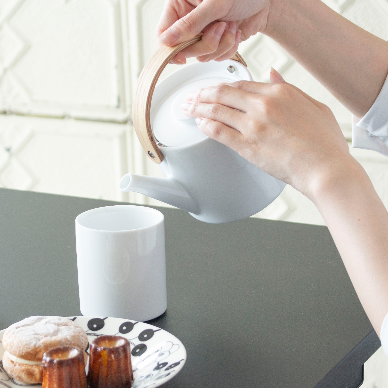 ティーポット＆ダブルウォールカップセット 陶器 白磁 茶こし付き