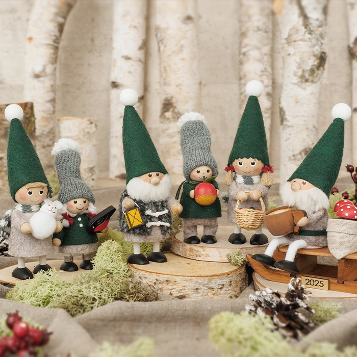 ノルディカニッセ 2025 新作 ランタンを持ったサンタ Nordic Forest