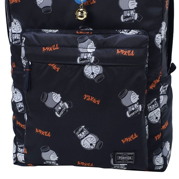 ポーター×「ドラえもん」コラボバッグ、“鈴”カラビナ付き2WAYトート