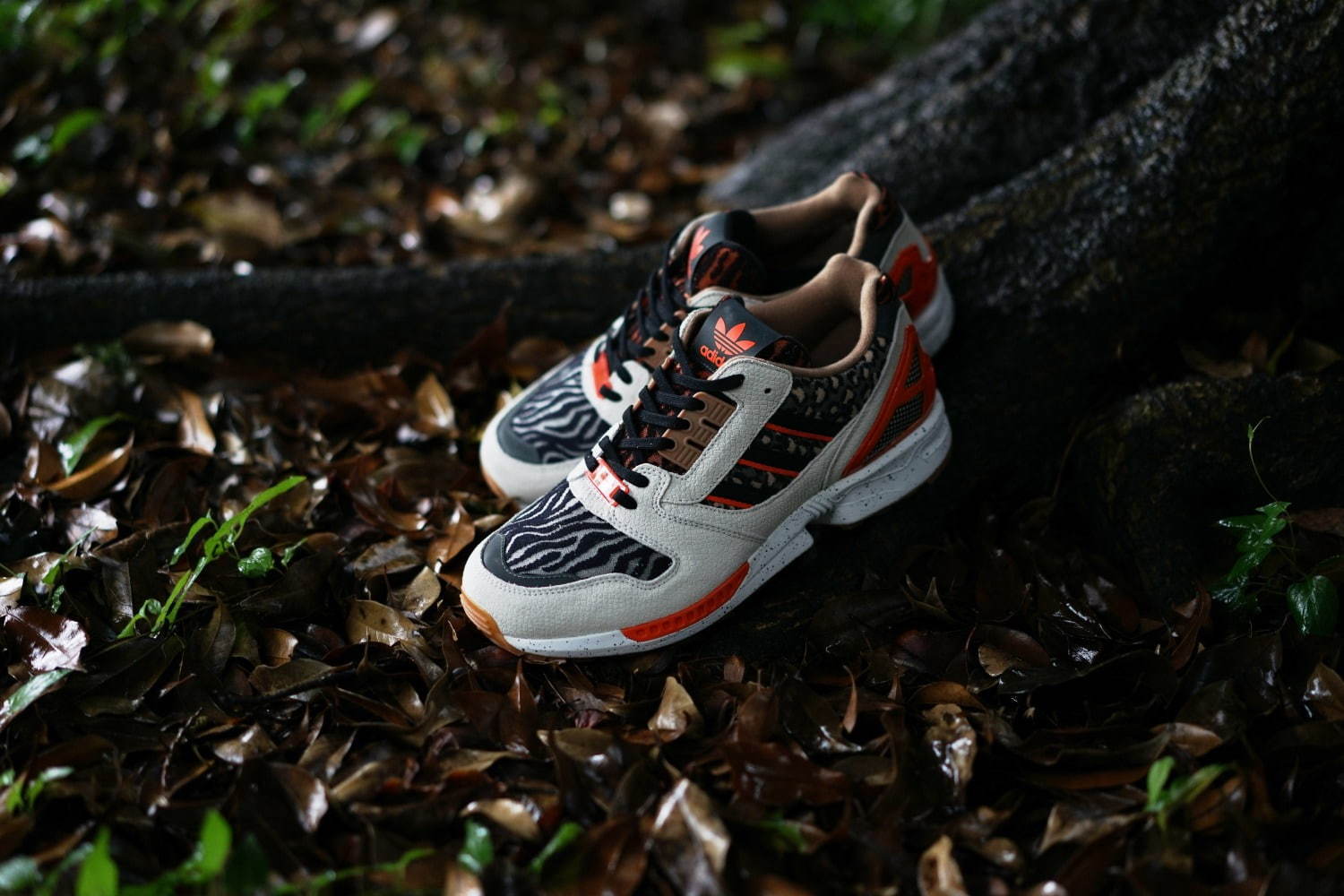 アディダス オリジナルスのスニーカー「ZX 8000」に“クレイジー
