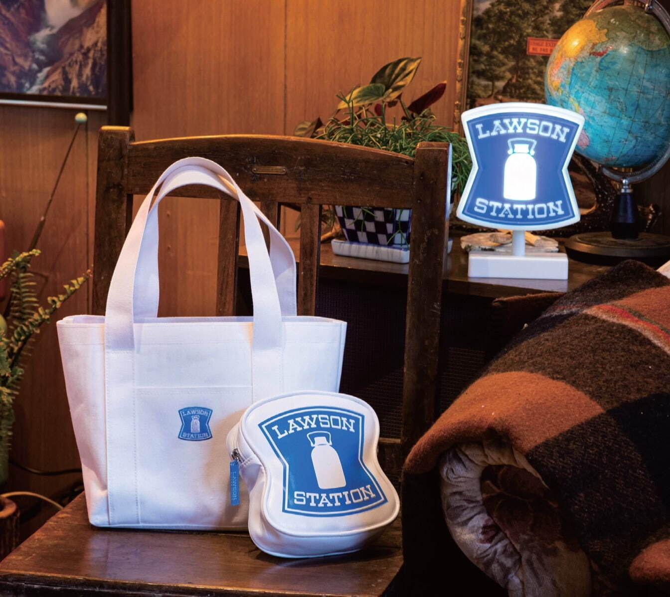 ローソンの看板”がルームライトに！全4種のおしゃれなライティング