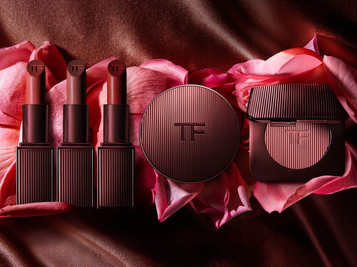 トム フォード ビューティ香水「カフェ ローズ」着想の深みマット