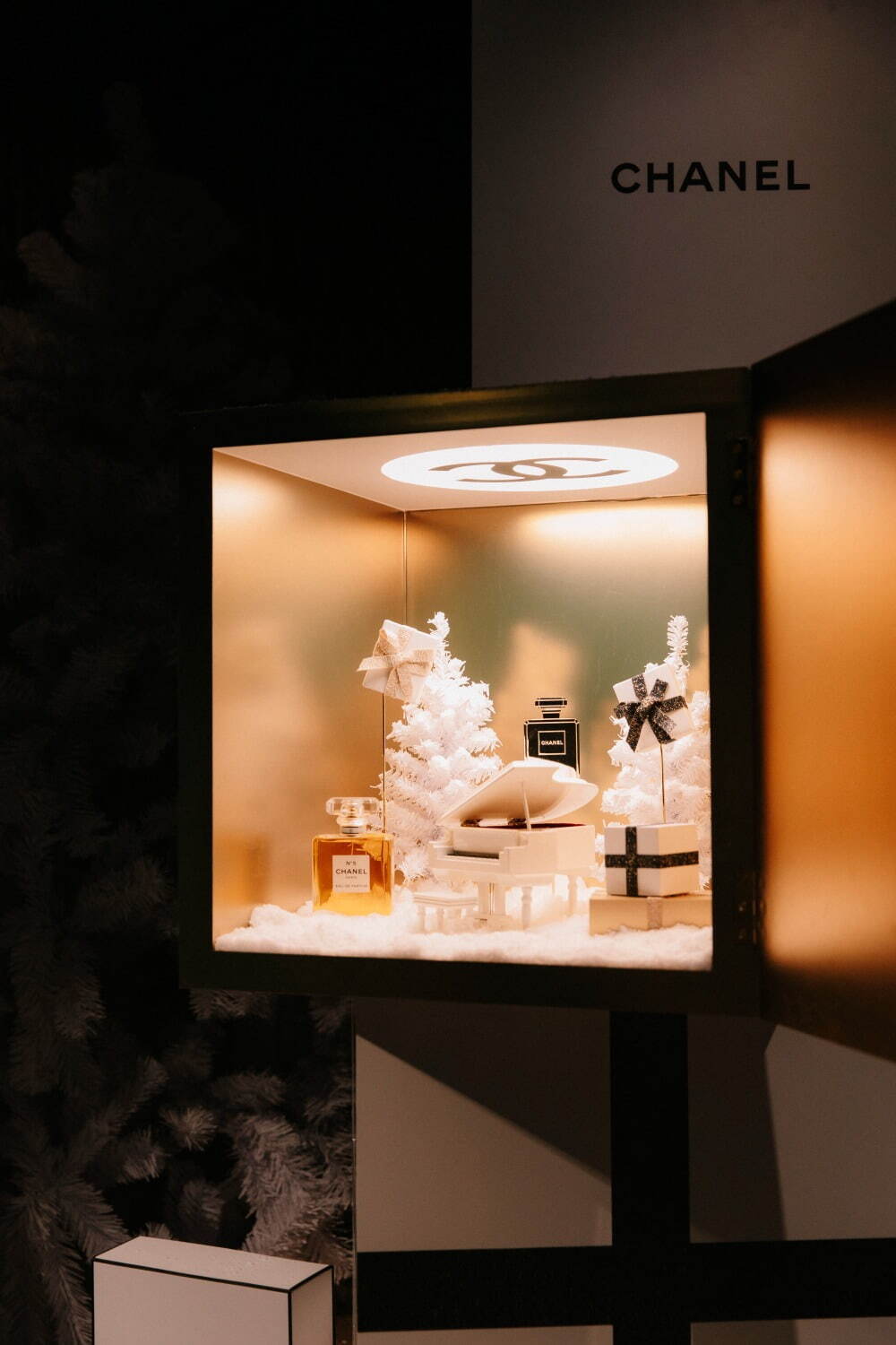 シャネル ワンダーランド」原宿に出現！クリスマスコスメや人気香水