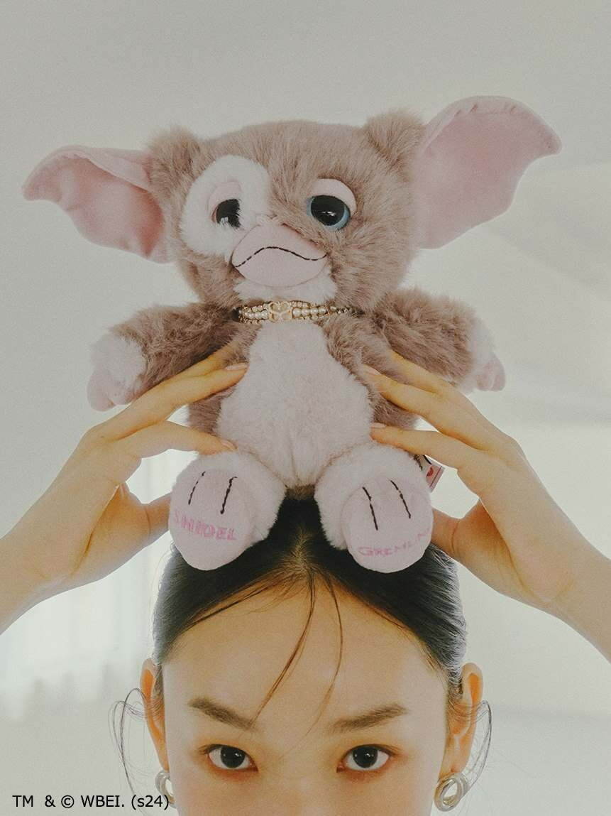 スナイデル×映画『グレムリン』“ギズモ”の刺繍入りカーディガンや