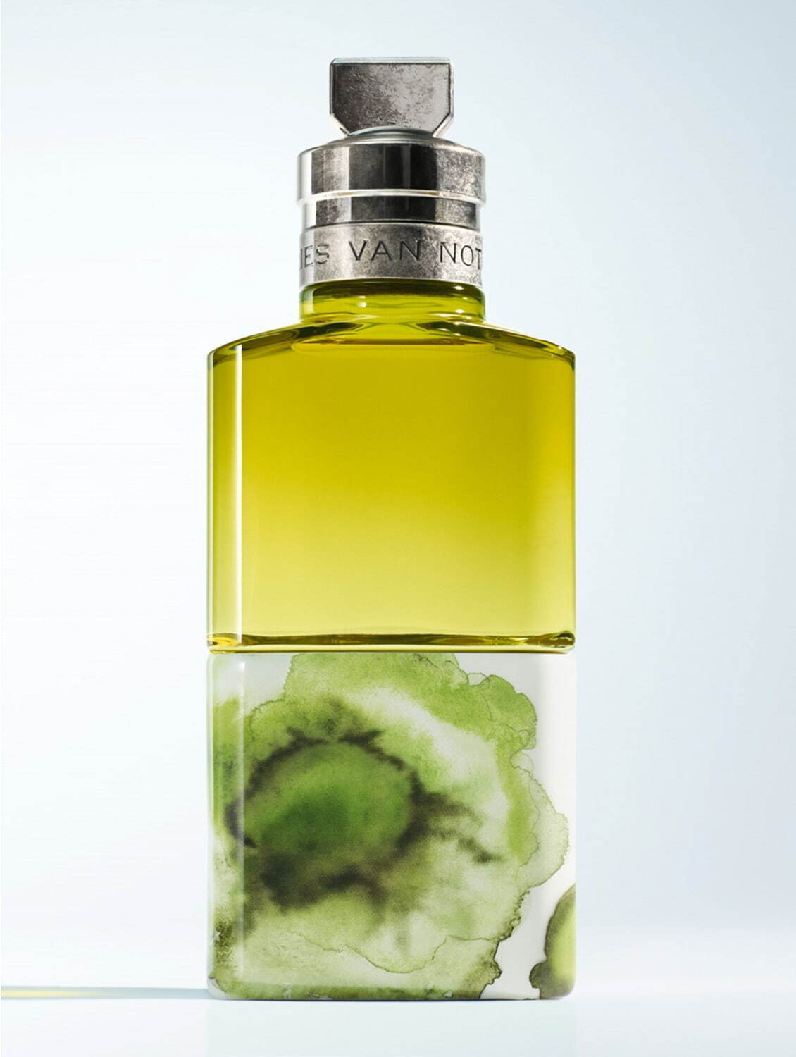 ドリス ヴァン ノッテン新作フレグランス、“カモミール×バニラの香り