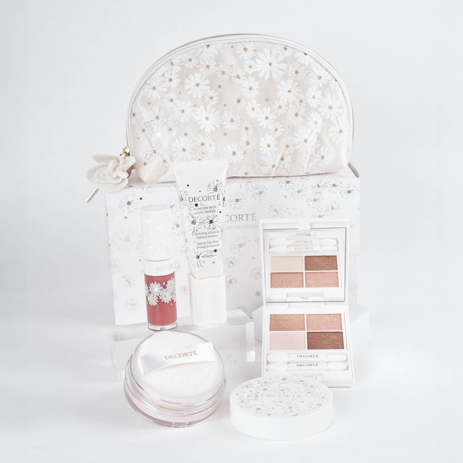 コスメデコルテのクリスマスコフレ2024、“白い花が咲く”ポーチ付き！4