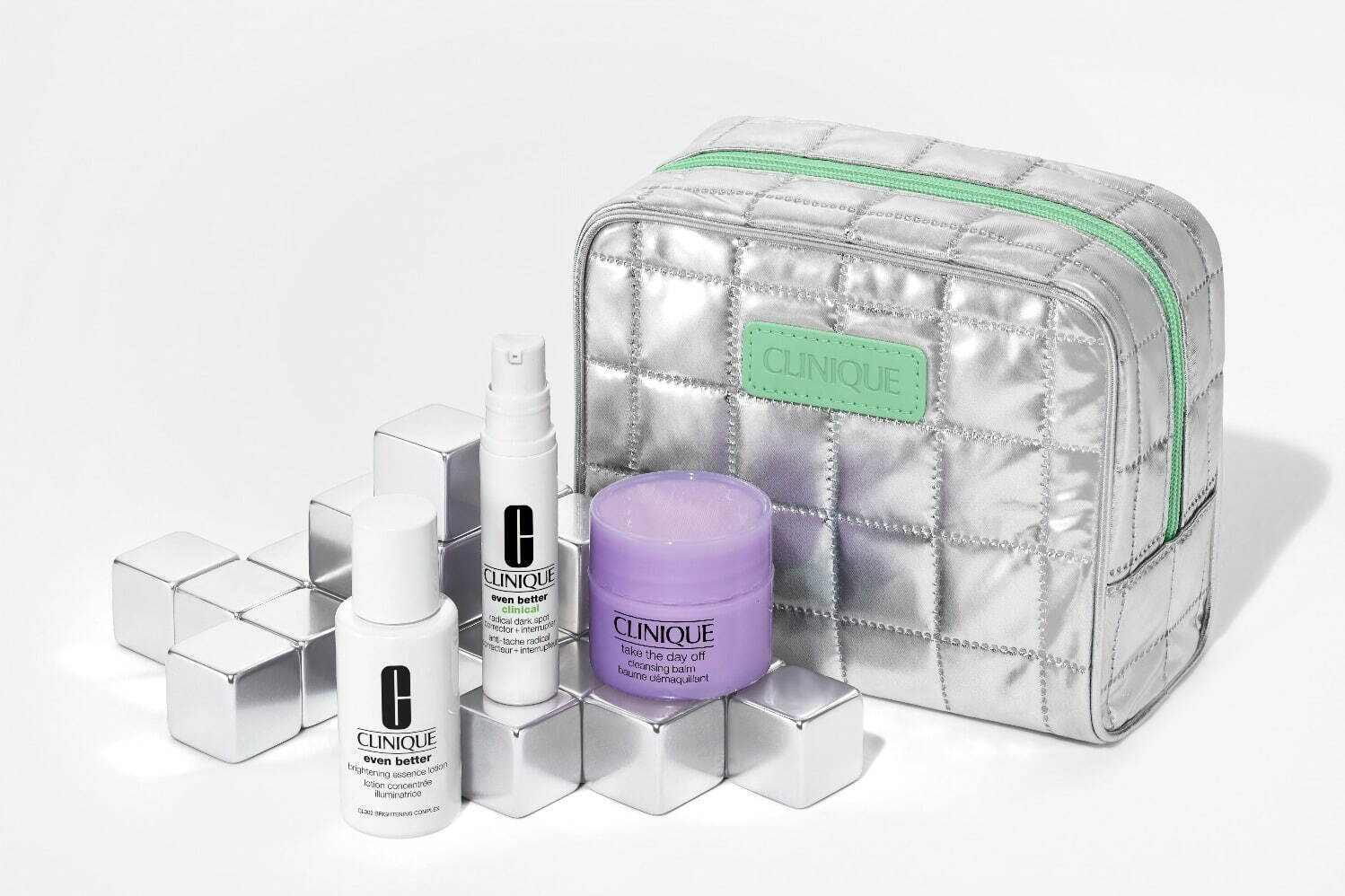 クリニーク24年クリスマスコフレ第1弾、キラキラポーチ付き！“弾力美肌