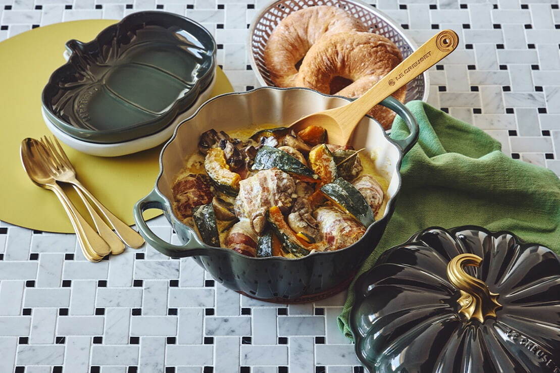 ル・クルーゼのハロウィン - かぼちゃ型の鋳物ホーロー鍋やマグ、黒猫