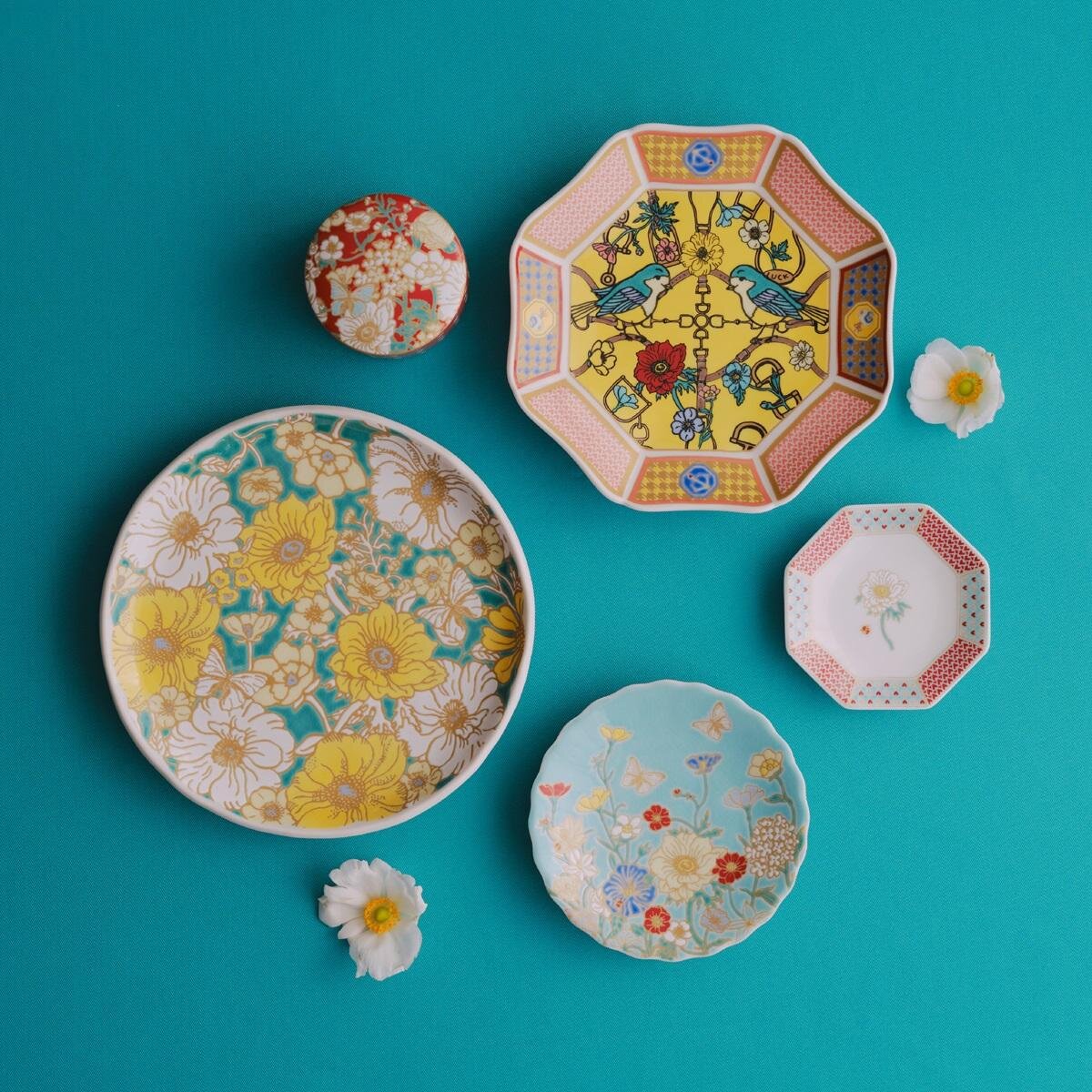 アフタヌーンティー・リビング”馬具”モチーフのカラフル食器、ナタリー