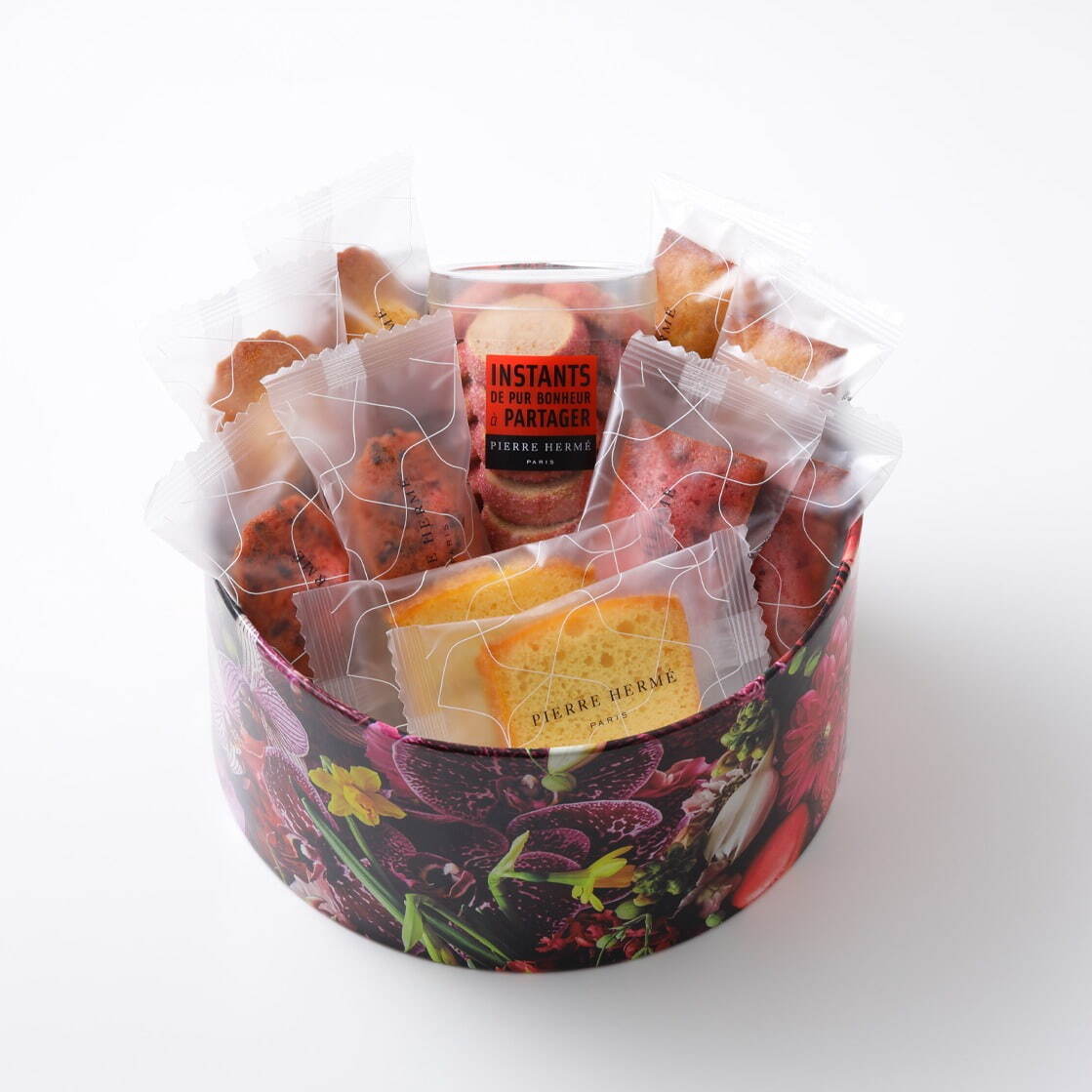 ピエール・エルメ・パリ「母の日」スイーツ、“深紅の薔薇ボックス入り