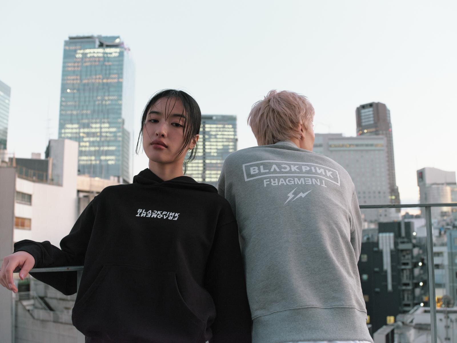 フラグメント×BLACKPINK、“ハート＆稲妻ロゴ”のスウェットや半袖T