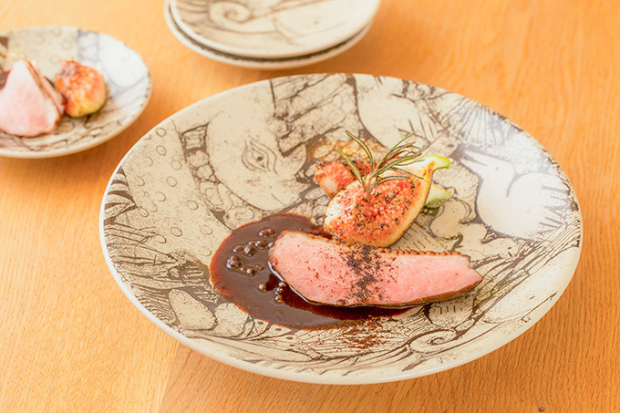 リサ・ラーソンの食器が益子焼と有田焼に - 森と動物の絵皿、魚を