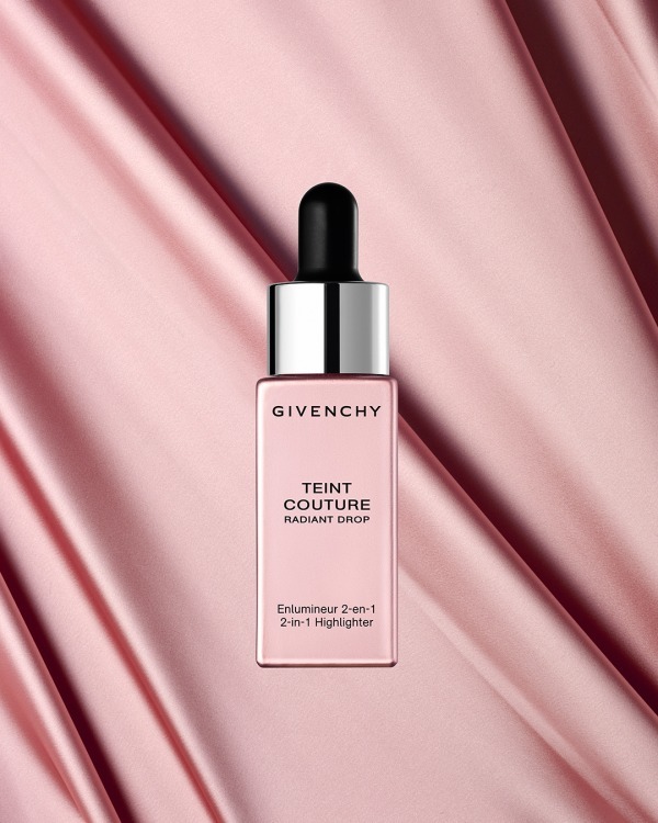 ジバンシイの人気「タン・クチュール」シリーズから、明るいツヤ肌を