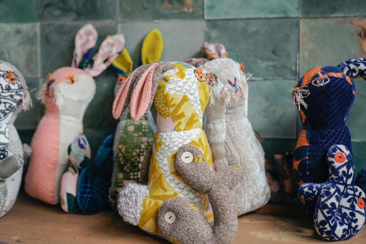 写真4/9｜ミナ ペルホネン×ナタリー・レテ“ウサギ”のぬいぐるみ