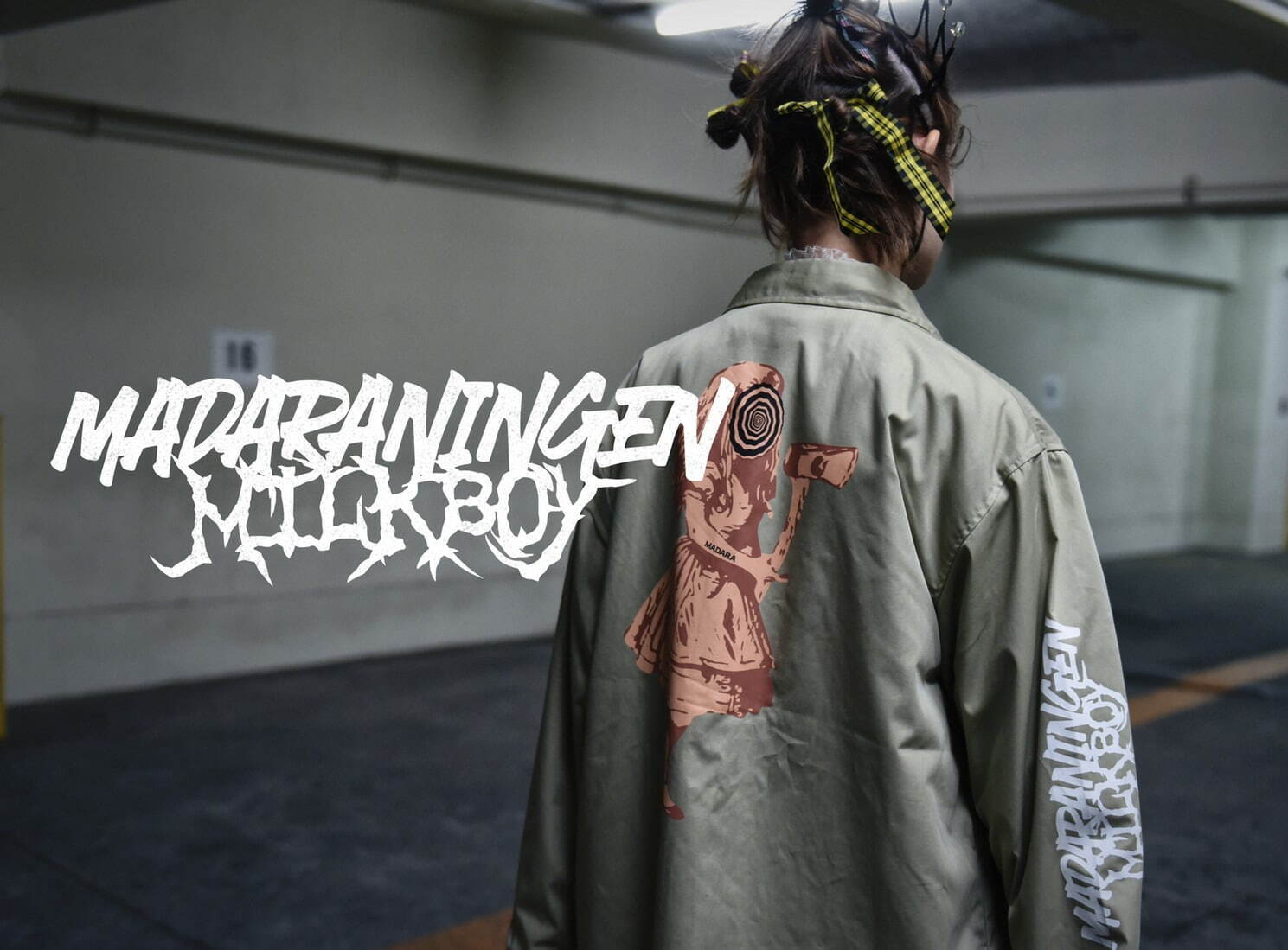 写真4/16｜ミルクボーイ×マダラニンゲン“悪魔プリント”を施したシャツ