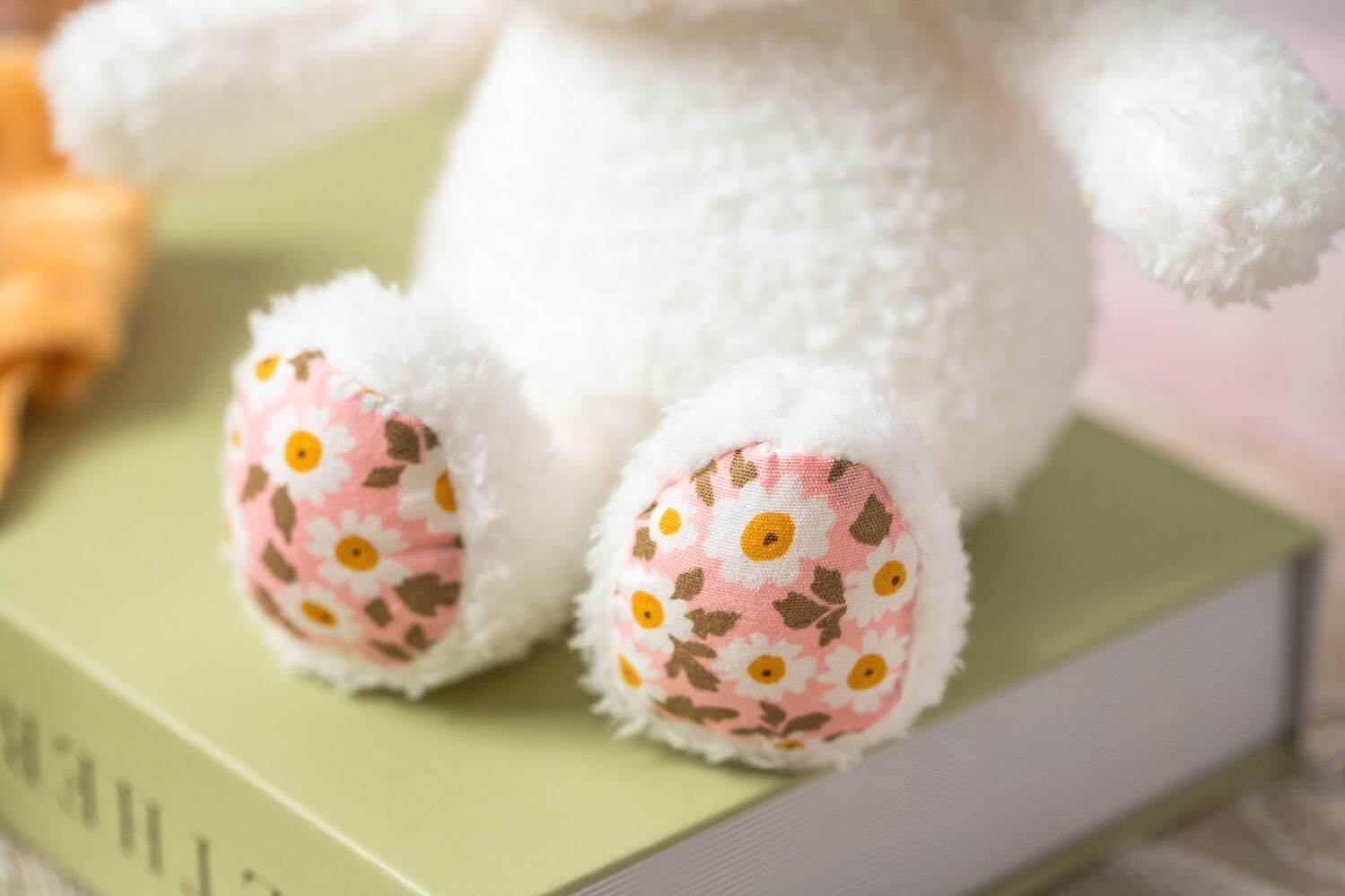 フラワーミッフィーの人気ぬいぐるみに「デイジー柄」の新作、コスモス