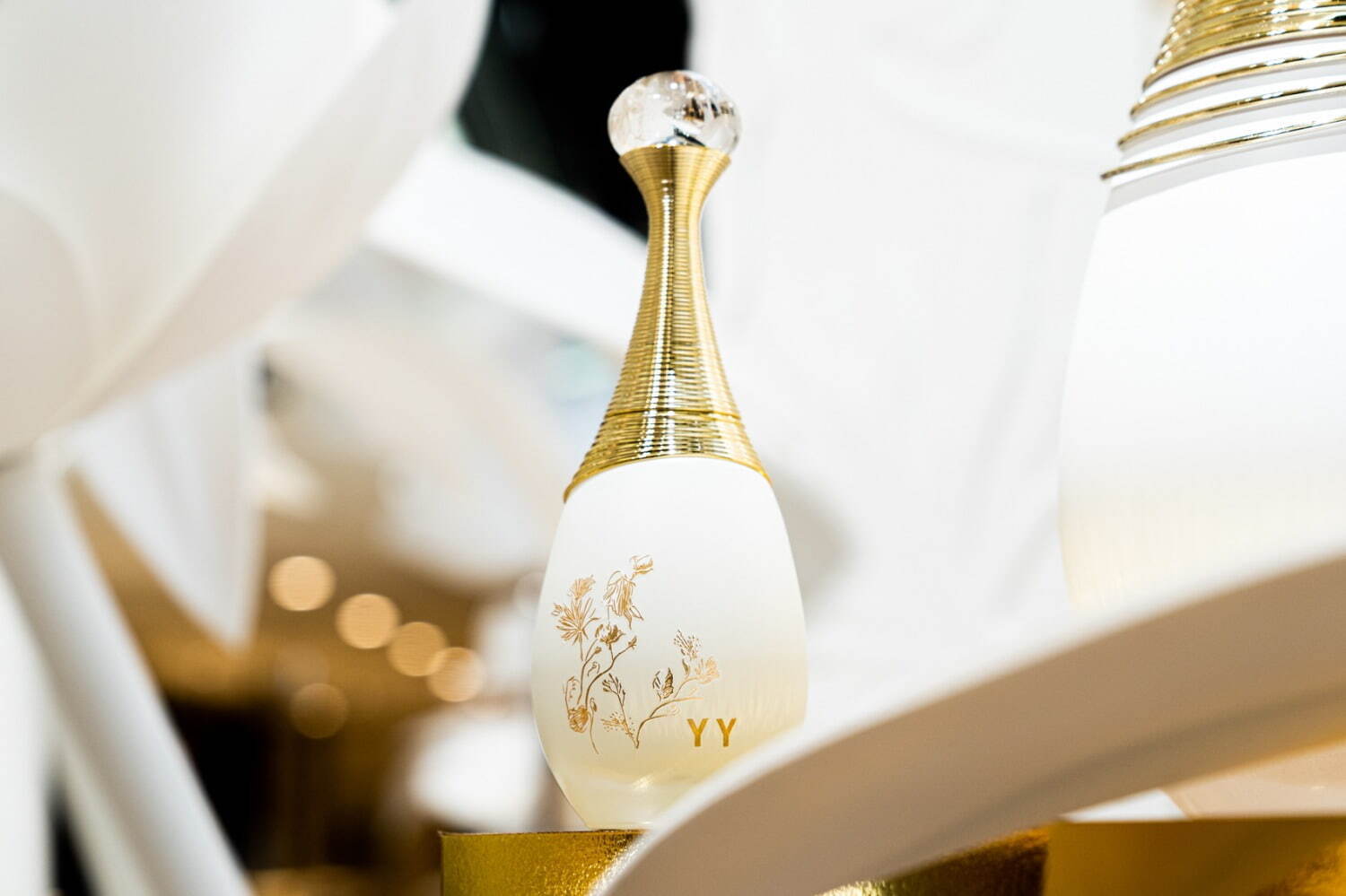 ディオール「ジャドール」“花と水から生まれた”新フレグランス、伊勢丹